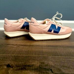 New Balance 237.
